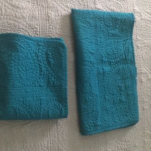 Teal King sized pillow shams. NWOT